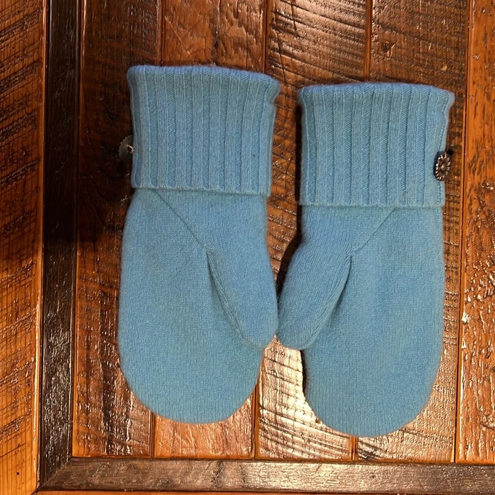 Women’s Mittens. Brand new.